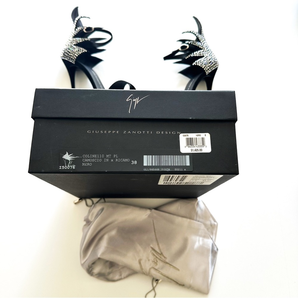 Giueseppe Zanotti Limited
Edition Starburst Rhinestone & Suede Heels Size 38 NIB - Picture 13 of 16